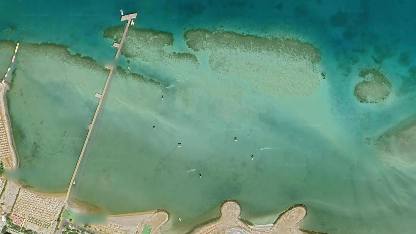 Satellite view of the kite spot in Hurghada with the weather station and Sultan Kite School